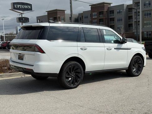 New 2026 Lincoln Navigator Reserve AWD/4WD image 2