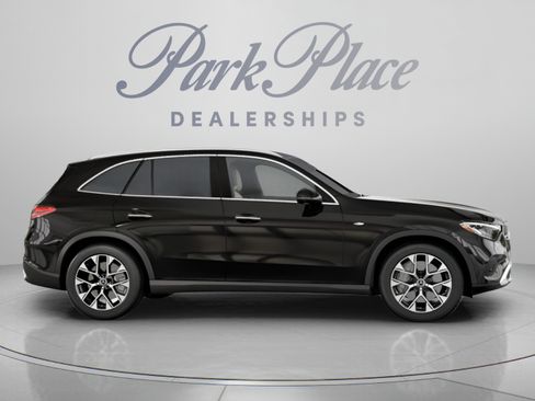 Used 2025 Mercedes-Benz GLC 350e 4MATIC image 27