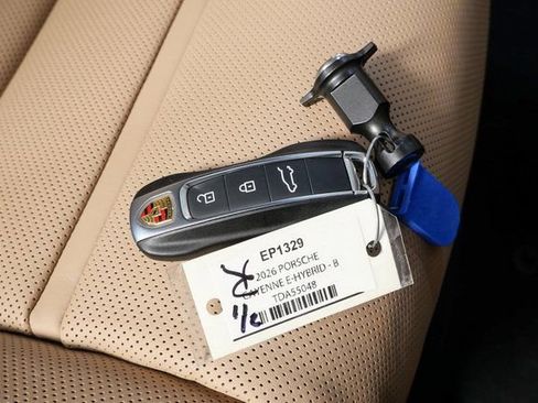 New 2026 Porsche Cayenne S image 39