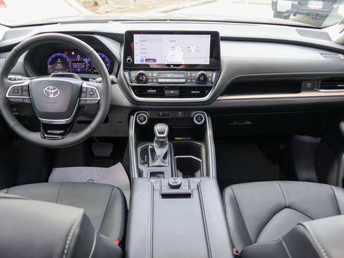 Used 2026 Toyota Grand Highlander AWD image 7