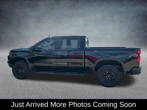 Used 2022 Chevrolet Silverado 1500 ZR2 w/ Technology Package AWD/4WD image 3