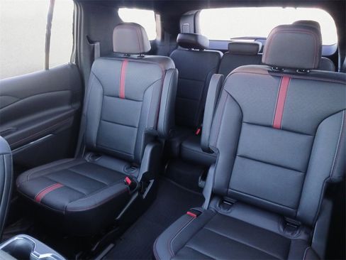 New 2026 Chevrolet Traverse RS image 9