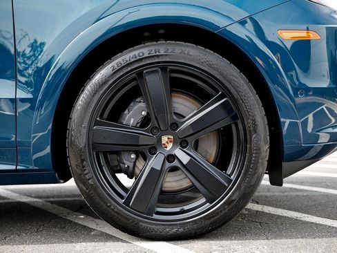 New 2025 Porsche Cayenne Coupe image 12