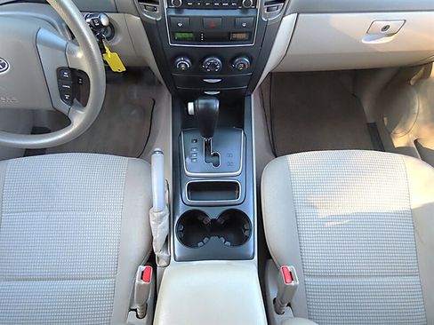 Used 2009 Kia Sorento LX RWD image 16