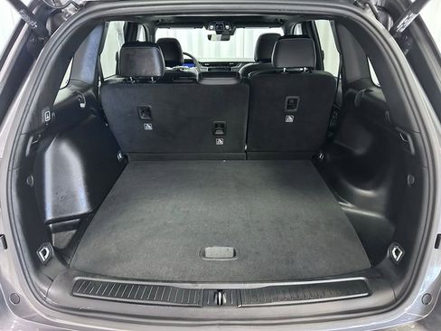 Used 2025 Jeep Grand Cherokee Altitude AWD/4WD image 28