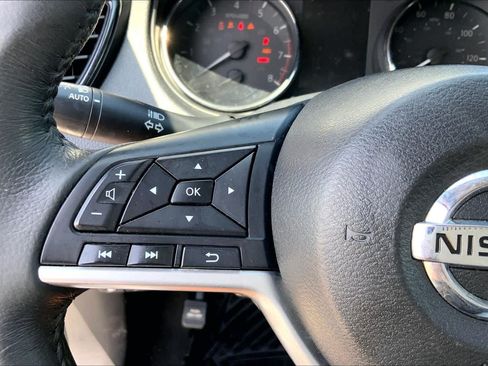Used 2017 Nissan Rogue SV FWD image 22