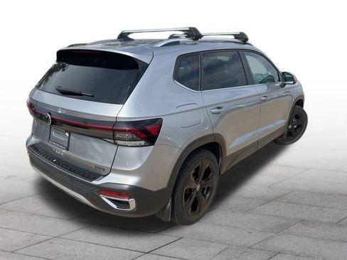 Used 2025 Volkswagen Taos SEL w/ Taos Adventure Package (SXB) AWD/4WD image 6