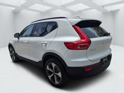 Certified 2026 Volvo XC40 B5 Plus AWD/4WD image 5