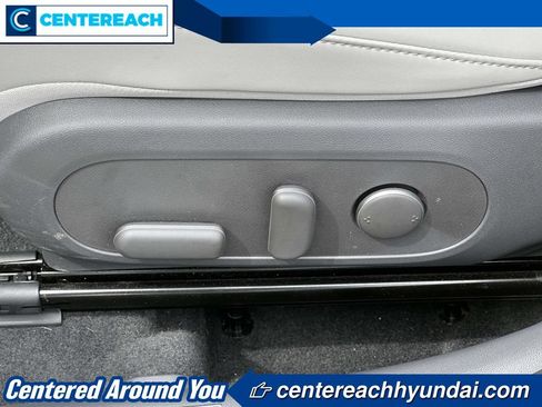 Used 2024 Hyundai Kona Limited AWD/4WD image 17