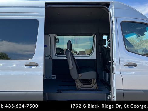 Used 2025 Mercedes-Benz Sprinter 2500 image 18