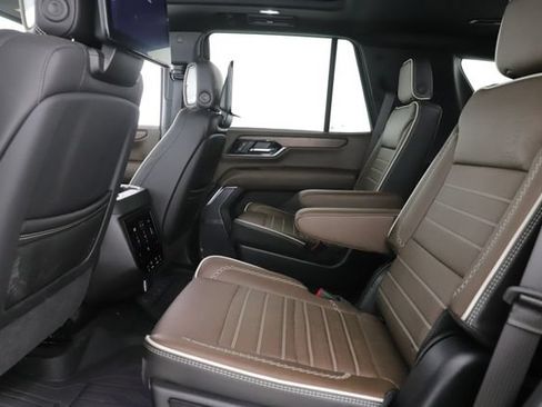 Used 2025 GMC Yukon Denali Ultimate w/ LPO, Floor Liner Package AWD/4WD image 30