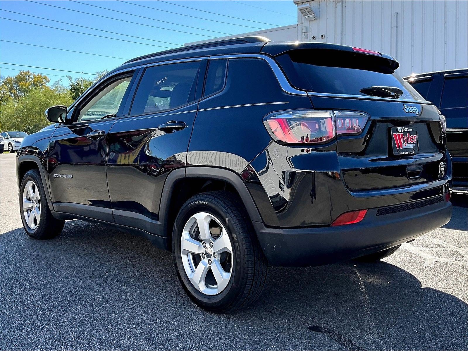Used 2018 Jeep Compass Latitude w/ Popular Equipment Group FWD image 4