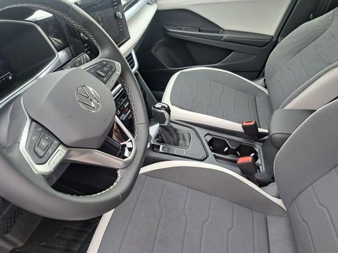 New 2026 Volkswagen Taos SE image 18