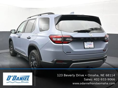 Used 2024 Honda Pilot TrailSport image 4