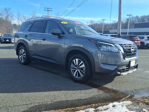 Certified 2024 Nissan Pathfinder SL image 3