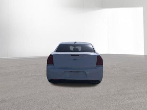 Used 2016 Chrysler 300 Limited RWD image 6