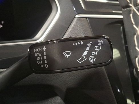 Used 2023 Volkswagen Tiguan SE R-Line image 25