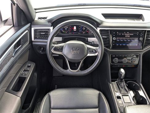 Used 2022 Volkswagen Atlas Cross Sport SE image 16