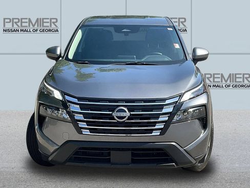 Certified 2025 Nissan Rogue SV FWD image 2