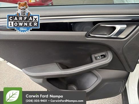 Used 2018 Porsche Macan Base image 29