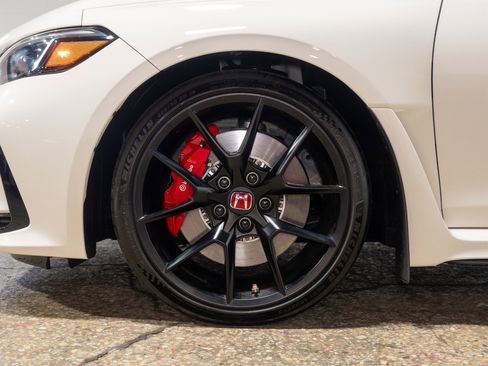 Used 2023 Honda Civic Type R image 8