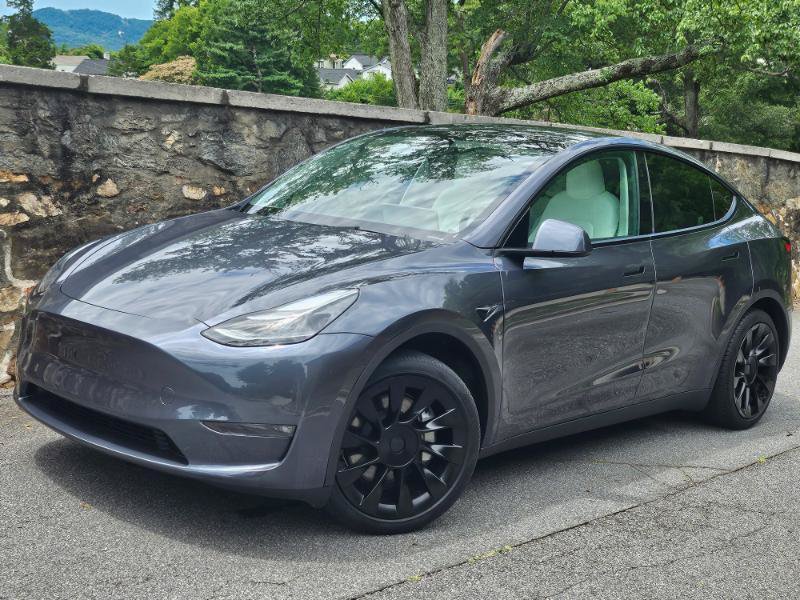 Used 2023 Tesla Model Y AWD image 5