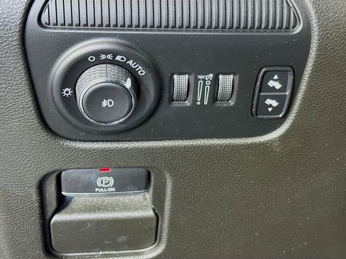 Used 2022 Jeep Wagoneer Series III w/ Premium Group I RWD image 10