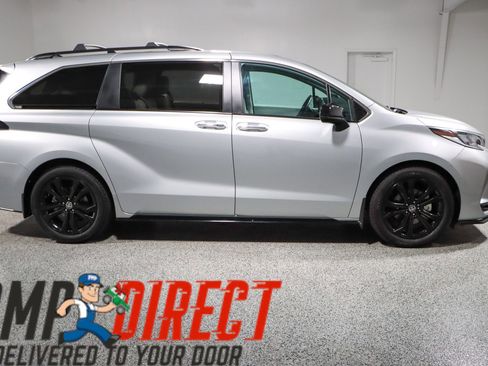 Used 2024 Toyota Sienna XSE image 6