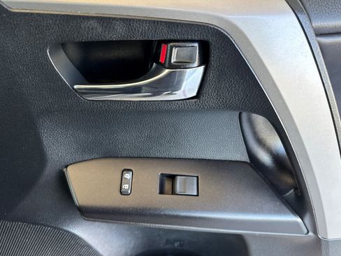 Used 2018 Toyota RAV4 XLE AWD/4WD image 17