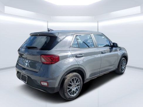 Used 2020 Hyundai Venue SE FWD image 3