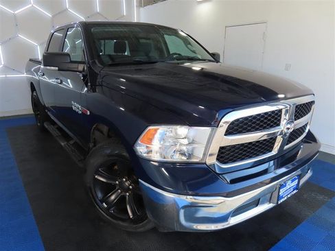 Used 2018 RAM 1500 Classic SLT w/ Luxury Group image 5