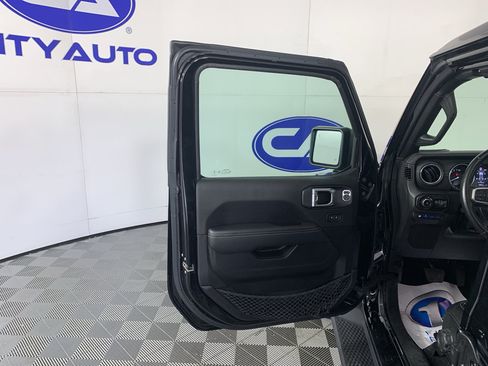 Used 2022 Jeep Wrangler Unlimited Sahara w/ Cold Weather Group AWD/4WD image 13