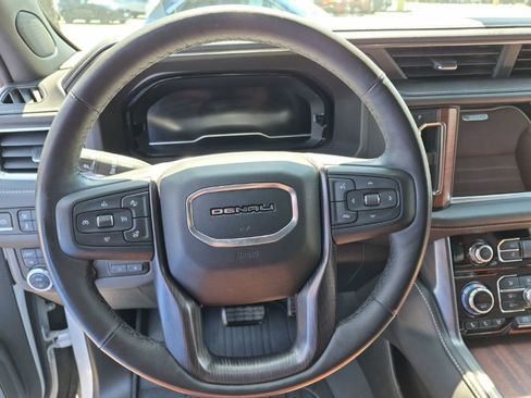 Used 2023 GMC Yukon Denali Ultimate image 10