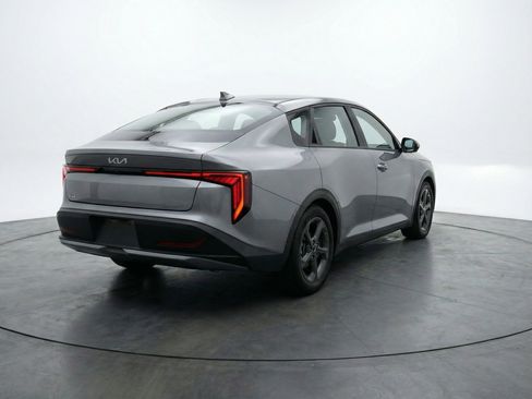Used 2025 Kia K4 LXS image 9