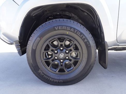 Used 2022 Toyota Tacoma SR5 RWD image 25