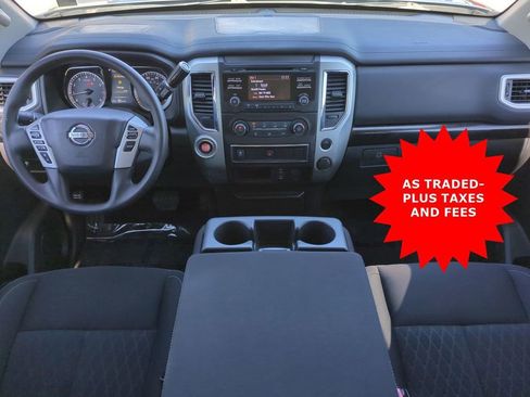 Used 2018 Nissan Titan SV image 15