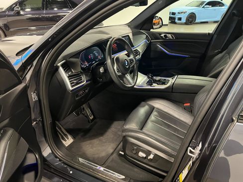 Used 2022 BMW X5 xDrive40i w/ M Sport Package image 11