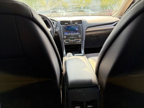 Used 2019 Ford Fusion SE w/ Equipment Group 151A FWD image 16