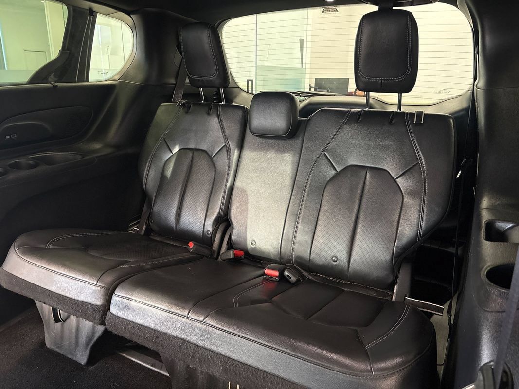 Used 2019 Chrysler Pacifica Touring-L Plus w/ Advanced Safetytec Group FWD image 29