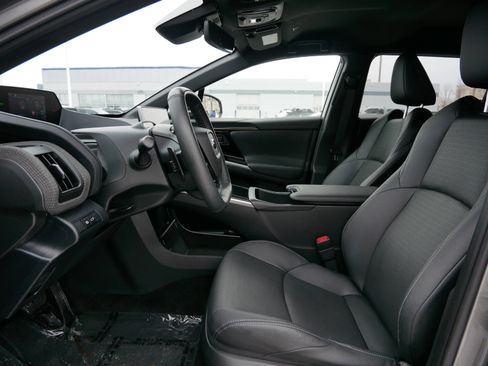 Used 2024 Subaru Solterra Limited image 32