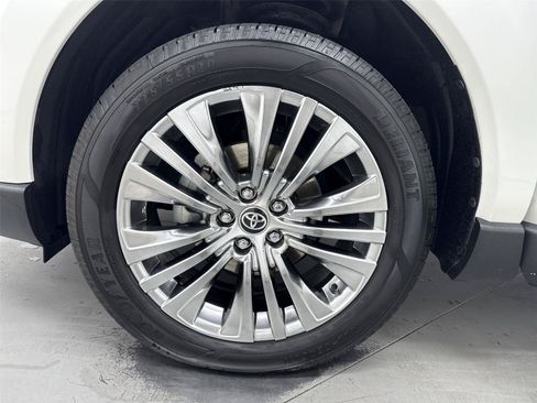 Used 2021 Toyota Venza XLE w/ Softex Package AWD/4WD image 10