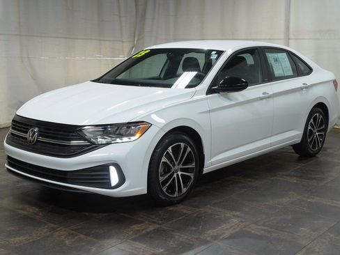 Used 2023 Volkswagen Jetta Sport FWD image 2