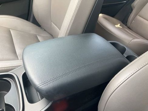 Used 2018 Hyundai Santa Fe Limited image 27