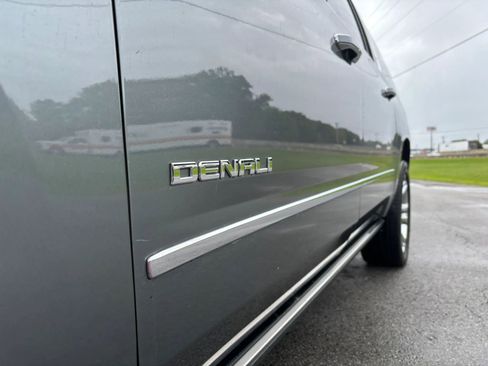 Used 2020 GMC Yukon XL Denali w/ Denali Premium Package AWD/4WD image 2