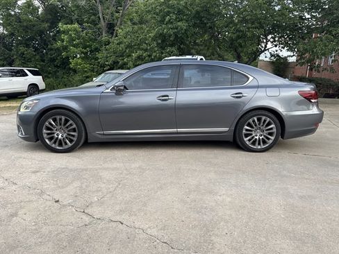 Used 2013 Lexus LS 460 L w/ Preferred Accessory Package RWD image 3