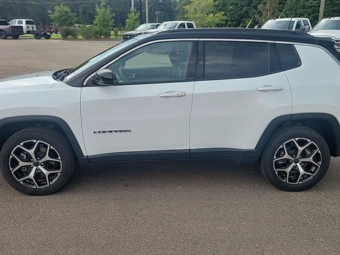 Certified 2025 Jeep Compass Limited AWD/4WD image 2
