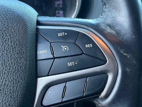 Used 2018 Jeep Grand Cherokee Overland AWD/4WD image 34
