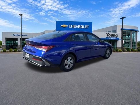 Used 2024 Hyundai Elantra SE FWD image 7