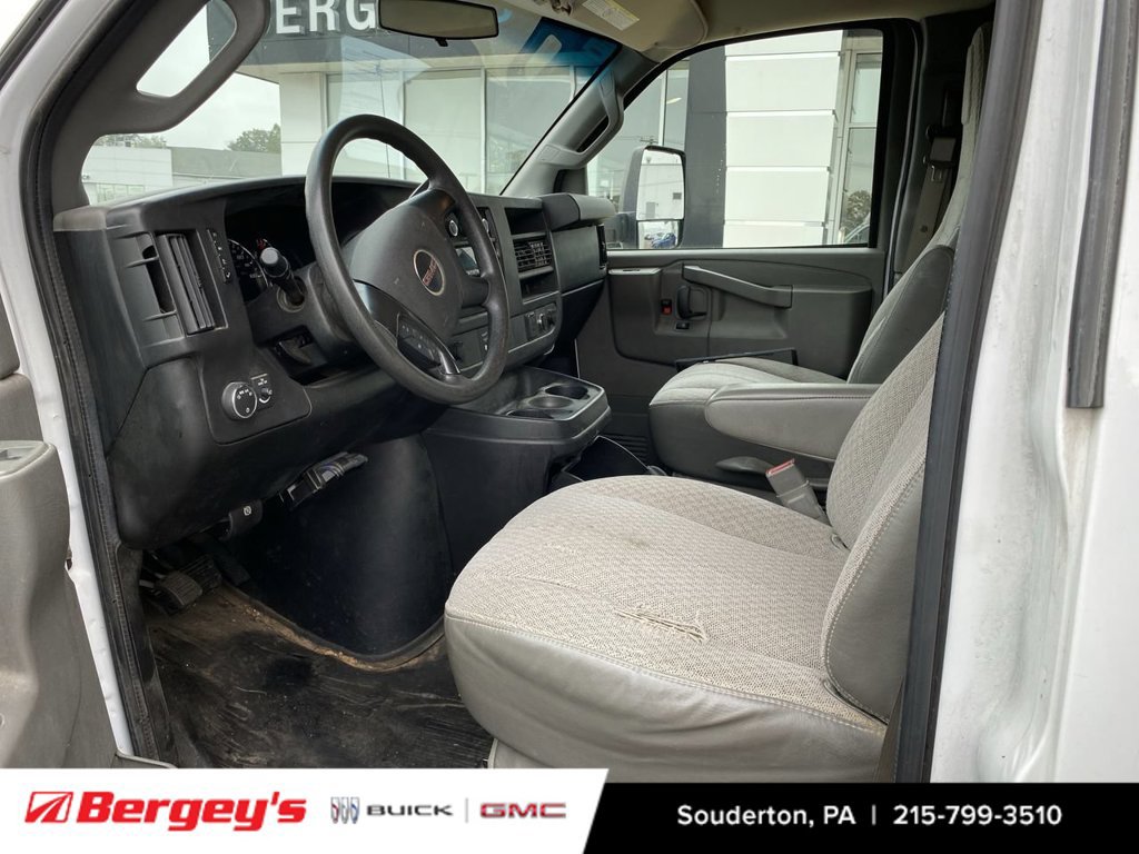 Used 2016 GMC Savana 3500 RWD image 4