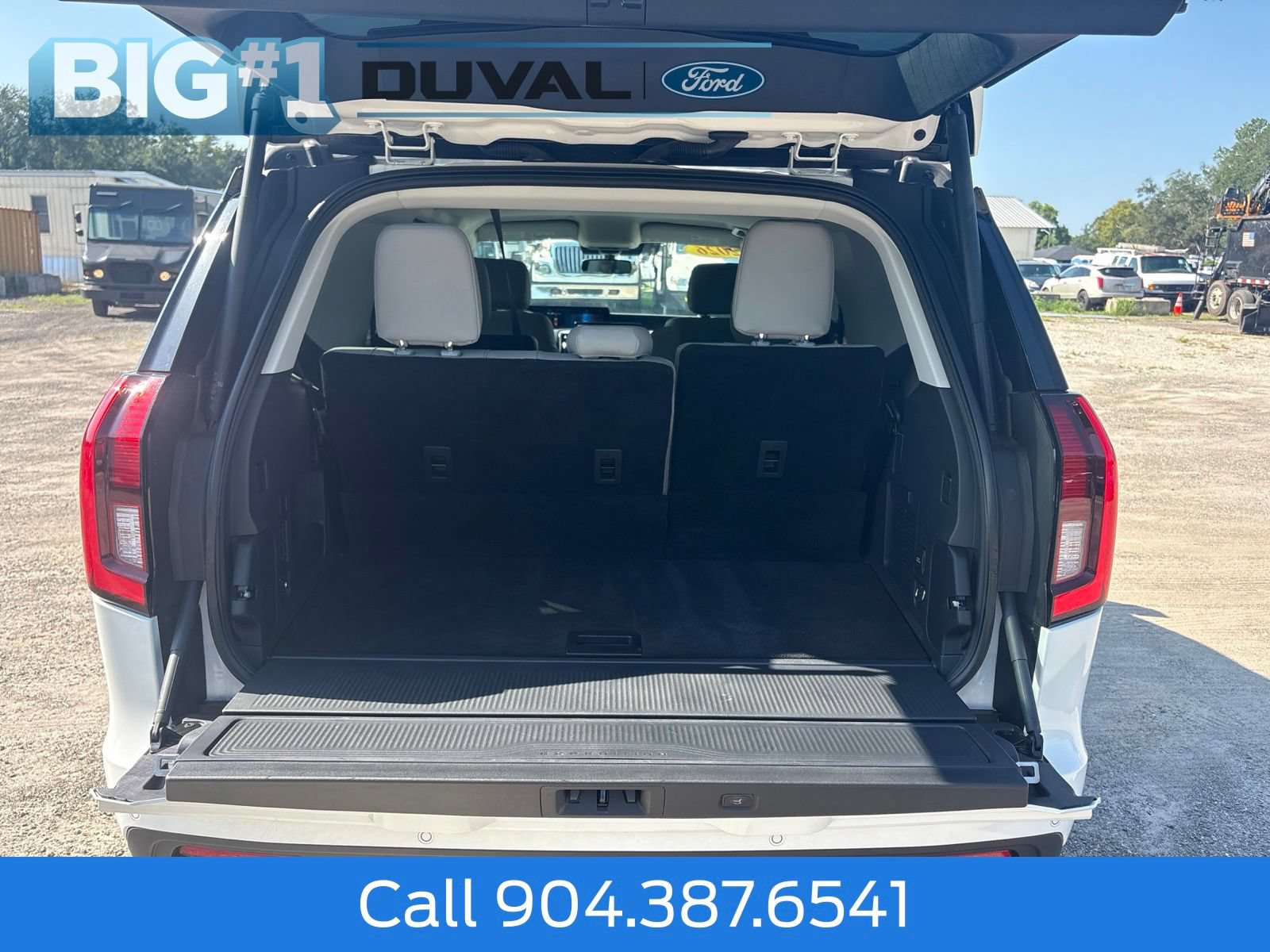 New 2026 Ford Expedition Active RWD image 8
